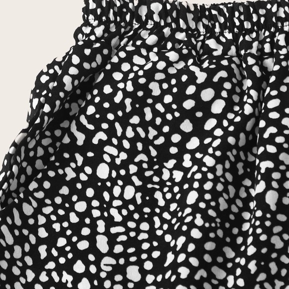 SHEIN black and white print elastic waist shorts - Picture 3 of 3